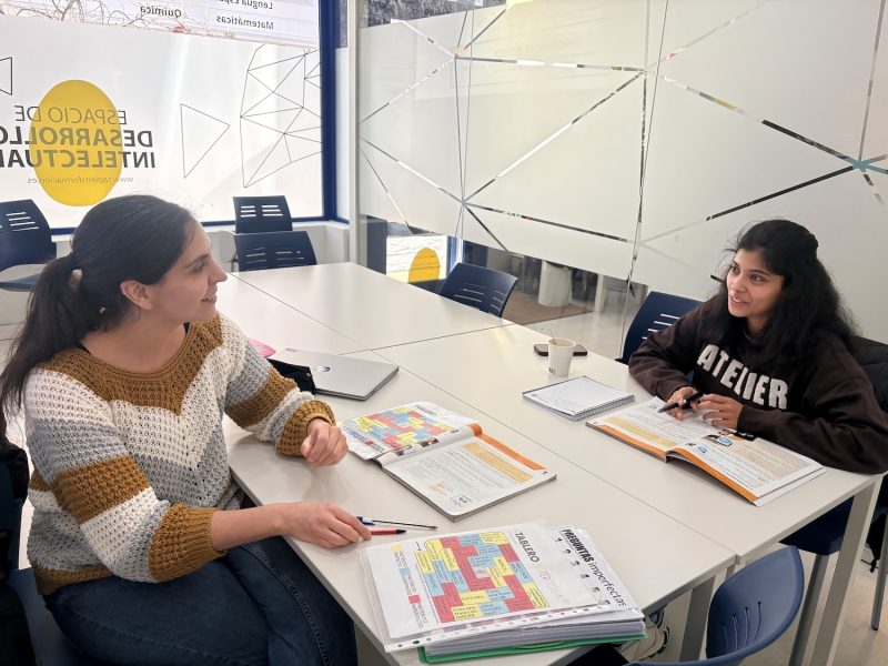 Student and teacher in a one-to-one private Spanish at our school in Madrid